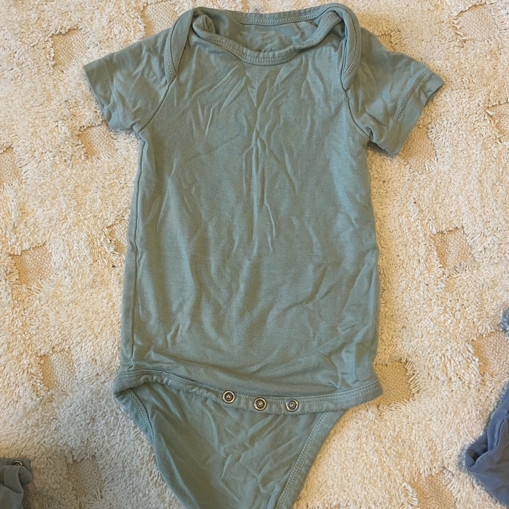 Kyte Baby Bodysuit in Sage
0-3 months